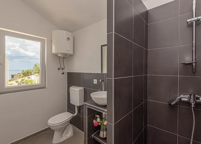 With A Parking Space Bilo, - 23259