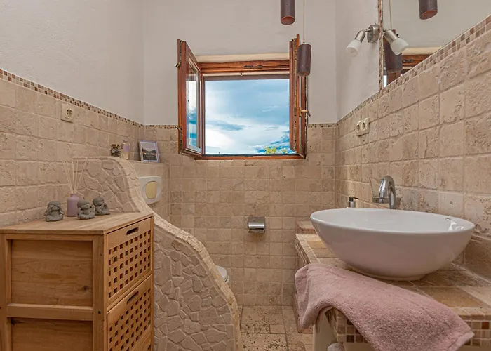 With A Parking Space Bilo, - 23259